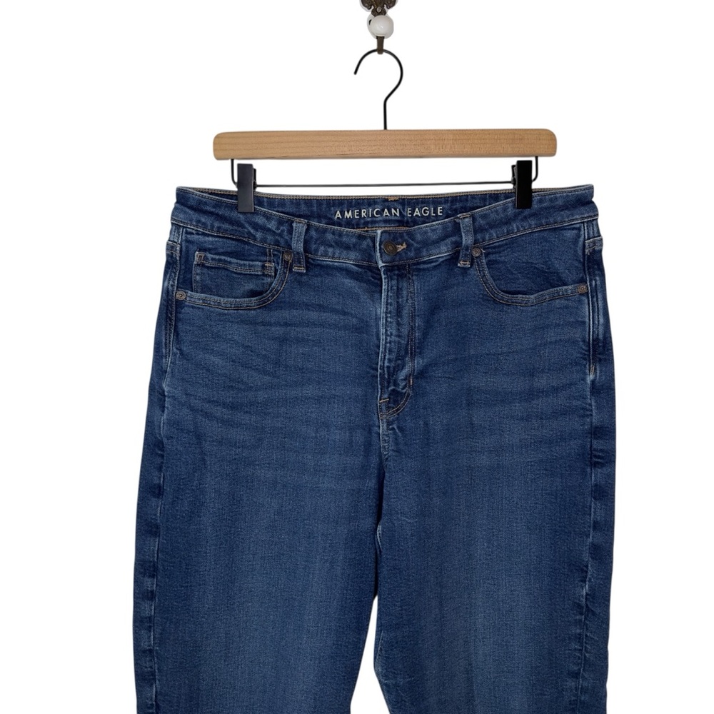 American Eagle Stretch High Waisted Mom Jean Medium Wash AE Size 18 Regular - Picture 3 of 7